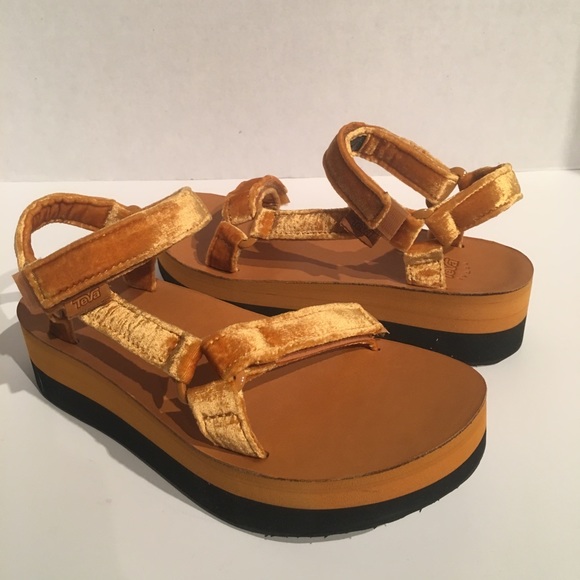 teva flatform velvet